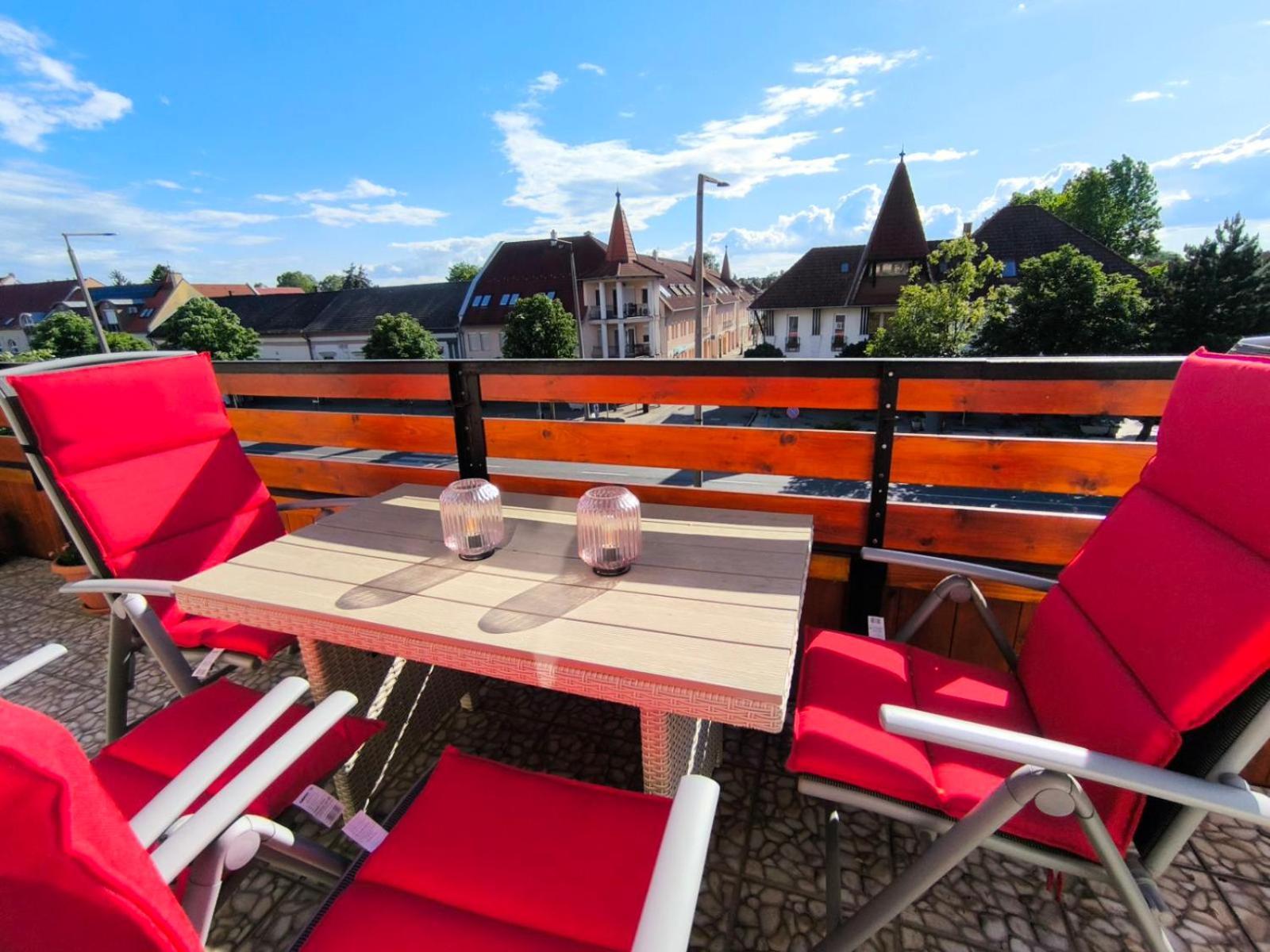 100 Lepes - 100 Steps - Apt With Huge Terrace Next To The Thermal Bath Harkány Exteriör bild